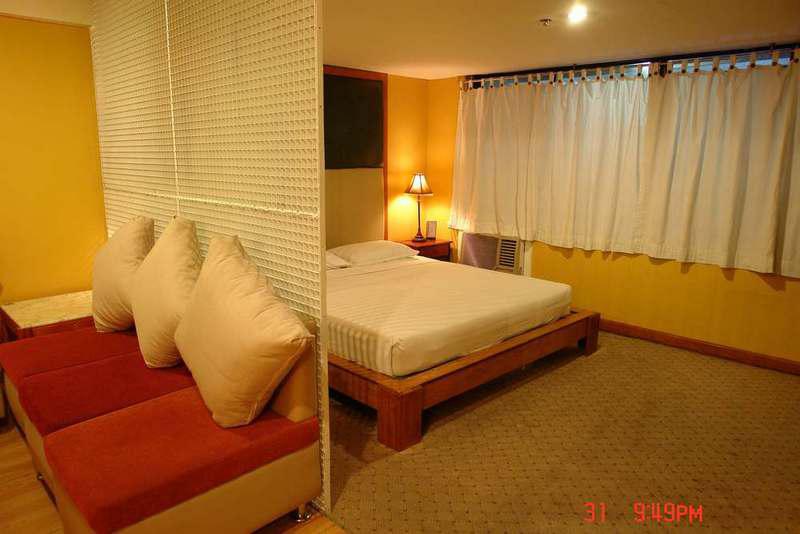 Sir William'S Hotel Quezon City Extérieur photo